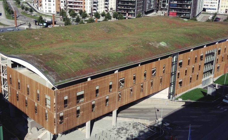 Lindholmen parking garage, Göteborg - Takstolar, vindskivor och ytterpanel i Göteborg.