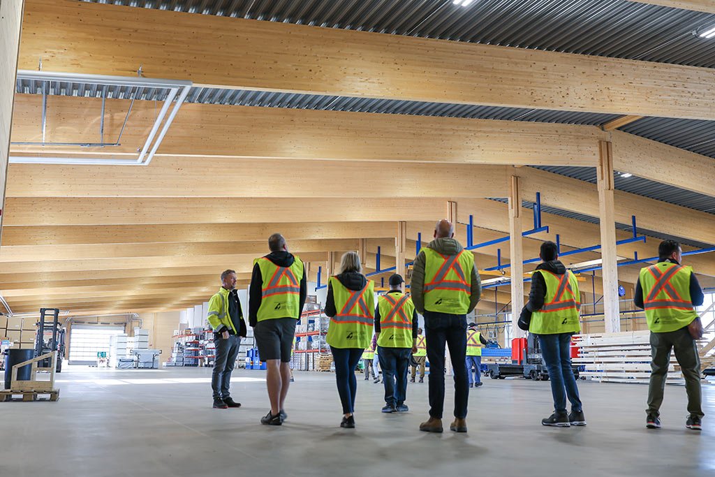 Här ser vi de stora takstolarna i limträ