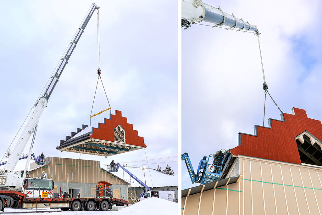 Kranbilen lyfter tornet