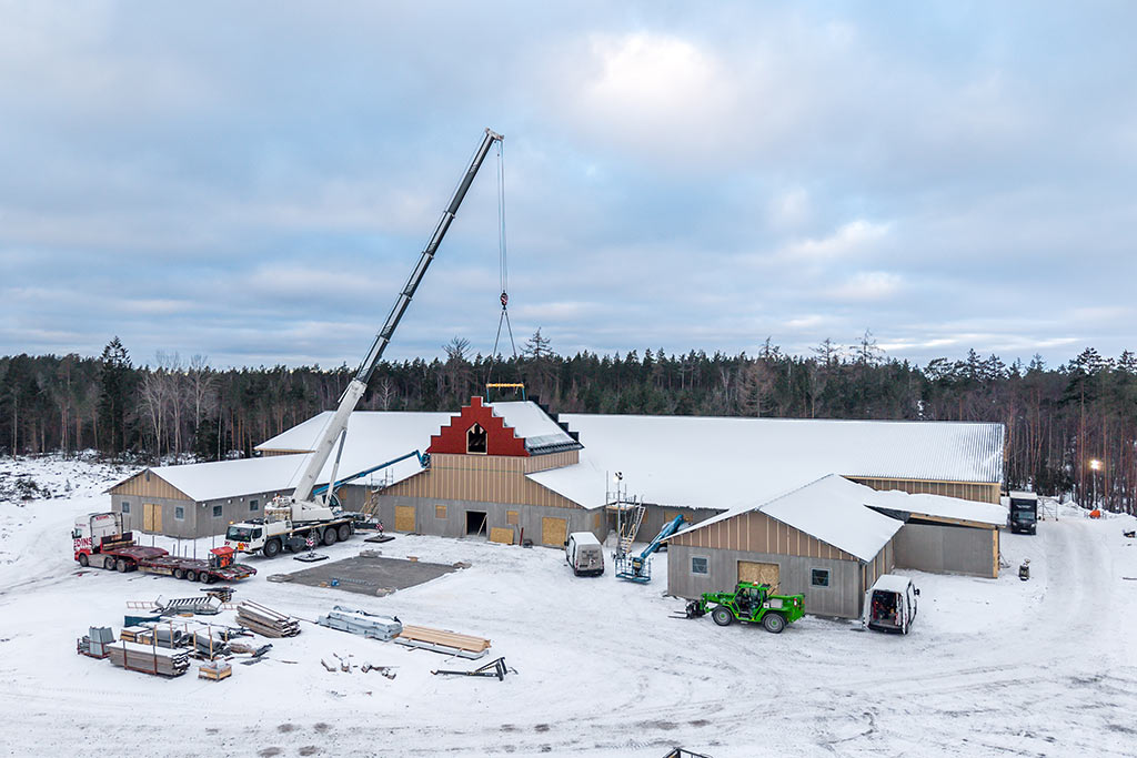 Vy över den nya ridanläggningen